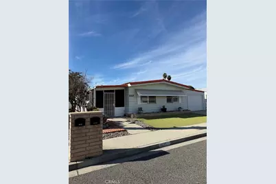 1025 S Lyon, Hemet, CA 92543 - Photo 1