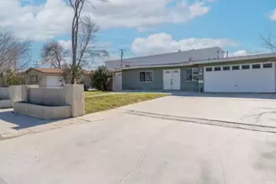 1032 W Ave J14, Lancaster, CA 93534 - Photo 2