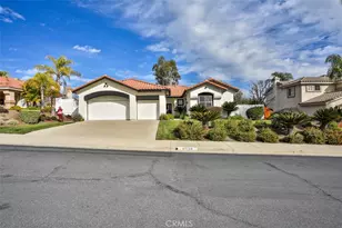 42729 Settlers, Murrieta, CA 92562 - Photo 2