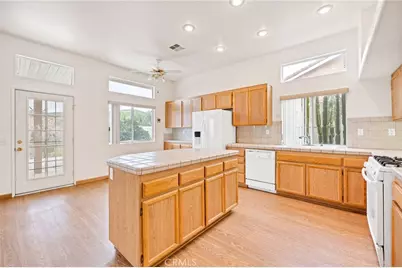 44268 Galicia, Hemet, CA 92544 - Photo 14