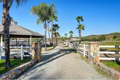 40801 Avenida La Cresta, Murrieta, CA 92562 - Photo 38