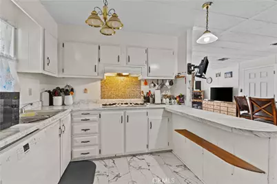 881 N Lake St #313, Hemet, CA 92544 - Photo 12