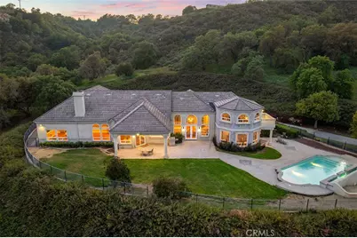 41653 Oak Trail Court, Murrieta, CA 92562 - Photo 2