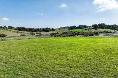 8 Oak Trail Ct, Murrieta, CA 92562 - Photo 4