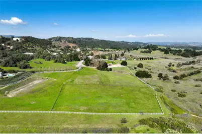 8 Oak Trail Ct, Murrieta, CA 92562 - Photo 10