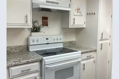 180 Santa Paula, Hemet, CA 92543 - Photo 2