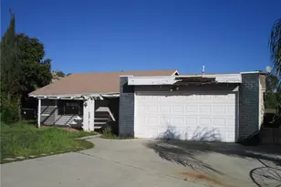 560 W 10th St, Perris, CA 92570 - Photo 4