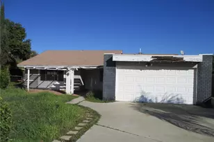 560 W 10th St, Perris, CA 92570 - Photo 2