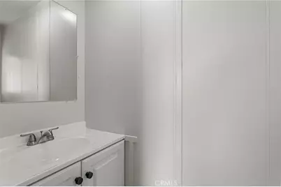 1097 N State #25, Hemet, CA 92543 - Photo 20