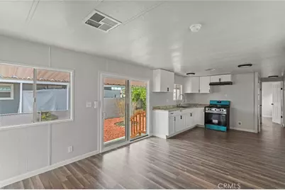 1097 N State #25, Hemet, CA 92543 - Photo 6