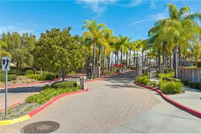 25178 Meadow Walk, Murrieta, CA 92562 - Photo 2