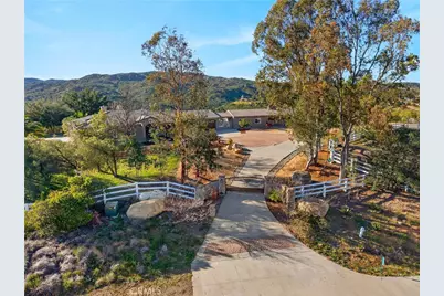 37527 La Encina Circle, Murrieta, CA 92562 - Photo 2