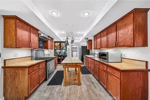 33620 Oak Dr, Hemet, CA 92544 - Photo 18