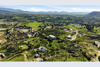 38595 Carolbee Lane, Temecula, CA 92592 - Photo 4