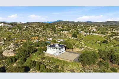 38595 Carolbee Lane, Temecula, CA 92592 - Photo 2