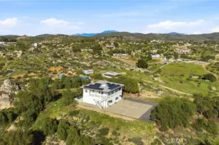 38595 Carolbee Ln, Temecula, CA 92592 - Photo 2