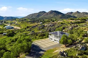 38595 Carolbee Ln, Temecula, CA 92592 - Photo 4