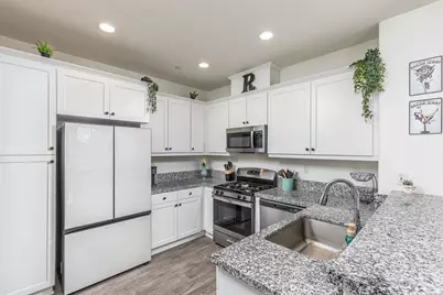 41976 Isadora #902, Murrieta, CA 92562 - Photo 8