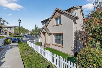 35715 Plume Ln, Murrieta, CA 92562 - Photo 2