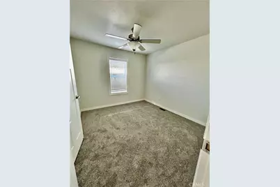 675 W Oakland Avenue #B8, Hemet, CA 92543 - Photo 10