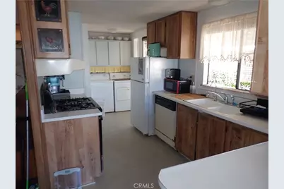 1300 W Menlo, Hemet, CA 92543 - Photo 8