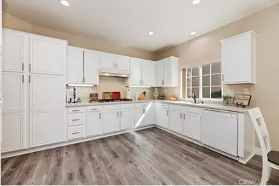 24193 Calle Artino, Murrieta, CA 92562 - Photo 18