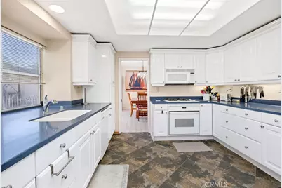 25300 Corte Sombrero, Murrieta, CA 92563 - Photo 10