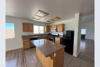11711 Cliffwood, Victorville, CA 92392 - Photo 4