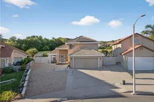 39055 Via Las Sintras, Murrieta, CA 92562 - Photo 2