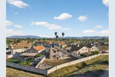 39055 Via Las Sintras, Murrieta, CA 92562 - Photo 38