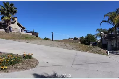 22747 Inspiration Point, Canyon Lake, CA 92587 - Photo 4