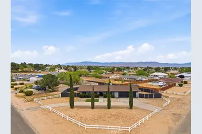 19125 Shoshonee Road, Apple Valley, CA 92307 - Photo 2