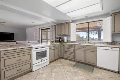 38680 Avenida De La Bandolero, Temecula, CA 92592 - Photo 12