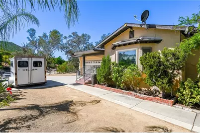 32360 Navajo Springs, Wildomar, CA 92595 - Photo 20