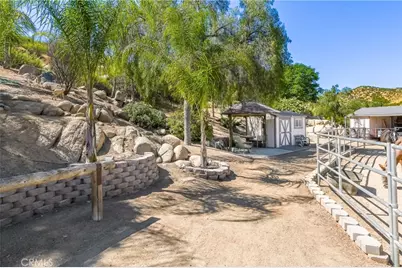 32360 Navajo Springs, Wildomar, CA 92595 - Photo 14