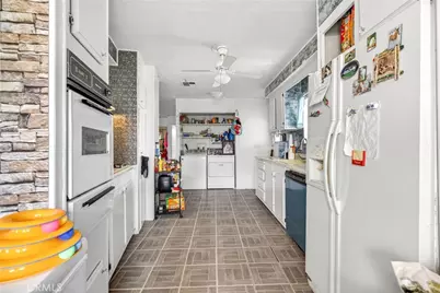 881 N Lake #219, Hemet, CA 92544 - Photo 16