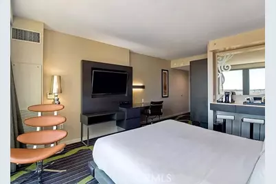 207 5th Avenue, San Diego, CA 92101 - Photo 2