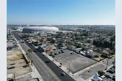 10500 S Prairie Avenue, Inglewood, CA 90303 - Photo 16