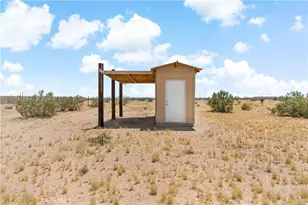 61375 Leslie Ln, Landers, CA 92285 - Photo 6
