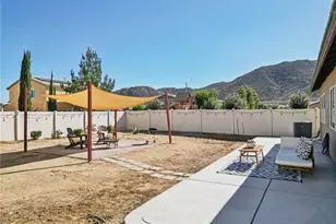 29318 Marblewood Ct, Winchester, CA 92596 - Photo 18
