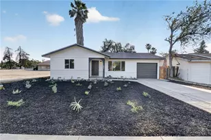 531 S Thompson St, Hemet, CA 92543 - Photo 2