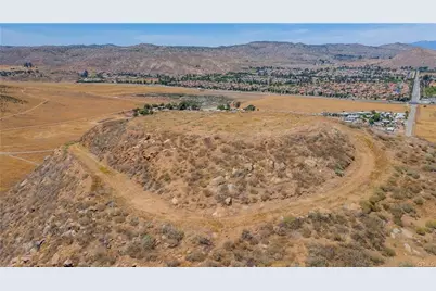 26677 California, Winchester, CA 92596 - Photo 6