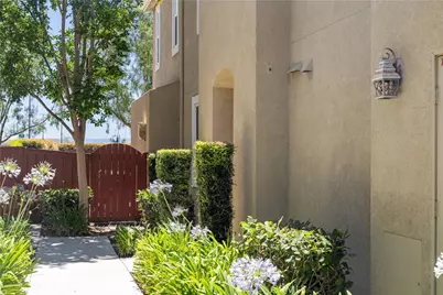 35792 Hazelhurst #3, Murrieta, CA 92562 - Photo 2