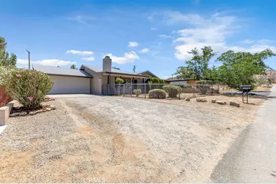 7725 Shawnee, Yucca Valley, CA 92284 - Photo 2