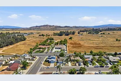 1893 Loma Bonita, Perris, CA 92570 - Photo 34