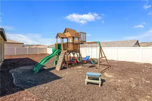 26017 Redoak St, Menifee, CA 92584 - Photo 28