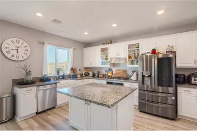26017 Redoak Street, Menifee, CA 92584 - Photo 10