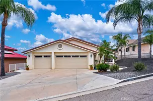 30446 S Fork Dr, Canyon Lake, CA 92587 - Photo 2