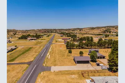 49585 Flightline Way, Aguanga, CA 92536 - Photo 2