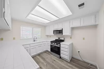 24784 Half Dome Court, Murrieta, CA 92562 - Photo 10